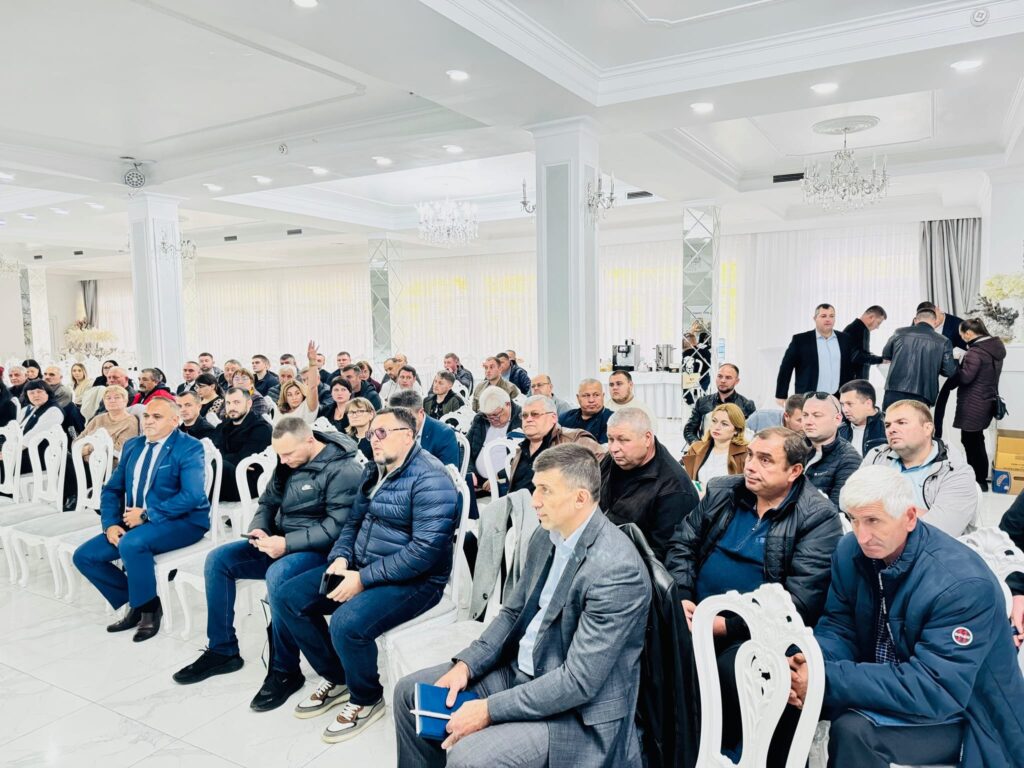 CCAR a fost alături de #IFAD astăzi, la Edineț, în cadrul unui eveniment dedicat sprijinirii antreprenorilor din mediul rural și dezvoltării sectorului agricol. 2 471201034 122127615932564674 1860627634943857931 n